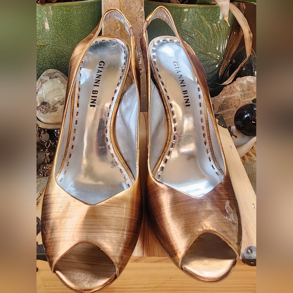 Gianni Bini Gold Glamour Heels - Picture 1 of 10